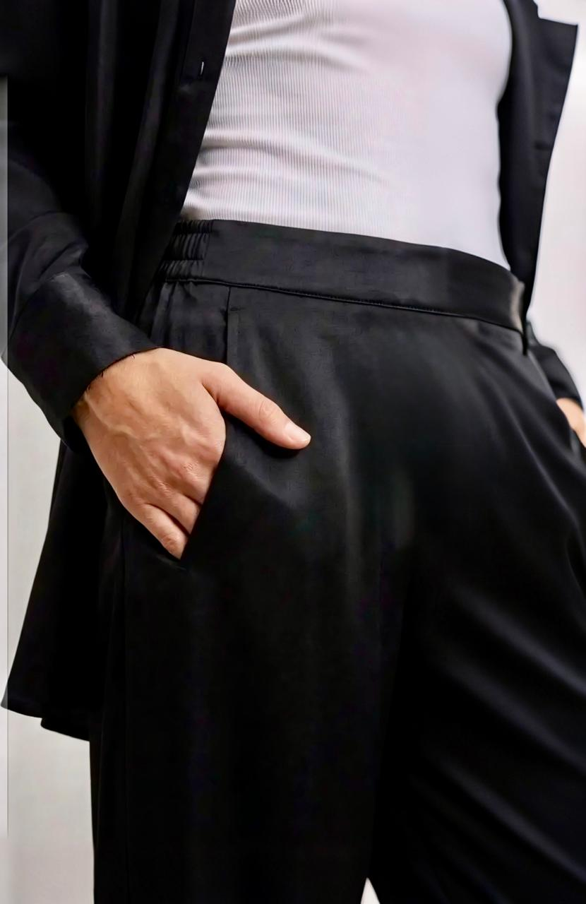Le pantalon fluide Flow - Satin noir